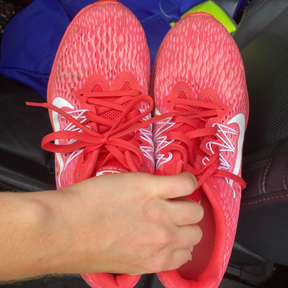 Nike women’s size 9 running shoes ZOOM